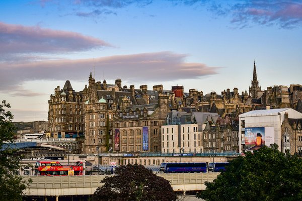 Explore edinburgh's old town: the ultimate guide to booking your historical walking tour adventure
